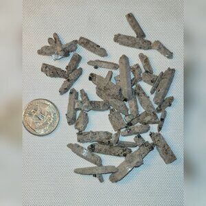 176.5 Cts of Raw Sherry (Champagne) Topaz with Bixbyite from Utah (35.3 g)